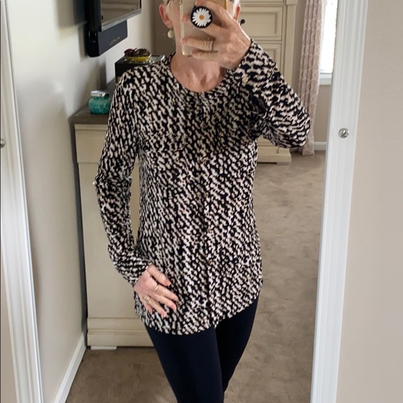 Dana Buchman Tops - Dana Buchman long sleeved button down blouse